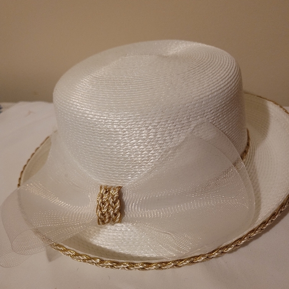 Unbranded Beautiful Ladies white Spring Dress Hat. - Picture 1 of 5